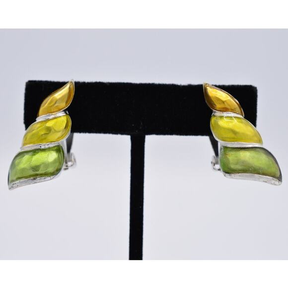 Givenchy Vintage Clip On Earrings Brushed Silver Enamel Conch Chunky Signed Bin8 - Picture 1 of 9